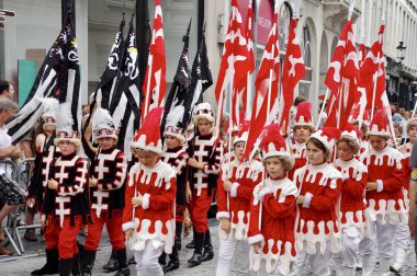 1958 'den beri her 5 yılda bir düzenlenen Altın Ağaç Geçit Töreni Yürüyüşçüleri. Bruges, Belçika, 19 Ağustos 2012. 