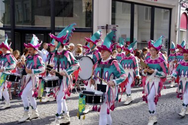 1958 'den beri her 5 yılda bir düzenlenen Altın Ağaç Geçit Töreni Davulcuları. Bruges, Belçika, 19 Ağustos 2012. 