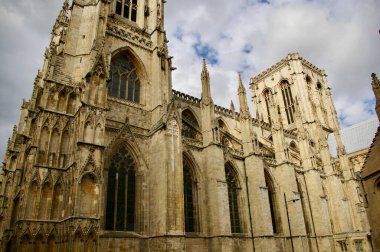 Fırtınalı bir gökyüzünün altında York Minster Katedrali. York, İngiltere, İngiltere. 17 Ağustos 2010. 