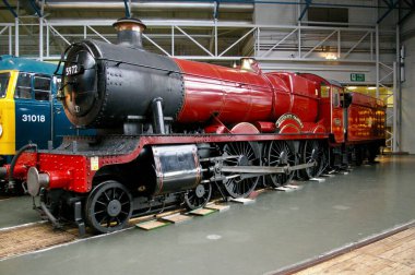 GWR 4900 sınıfı 5972 Olton Hall, namı diğer Hogwarts Kalesi. York, İngiltere, İngiltere. 17 Ağustos 2010. 