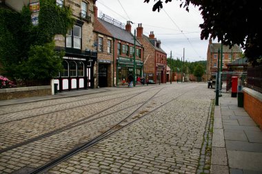 Açık Hava Müzesi 'nden kaldırımlı sokak sahnesi. Beamish, Stanley, İngiltere. 23 Ağustos 2010. 