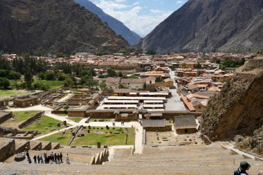 Peru 'nun Ollantaytambo kasabası tarihi İnka arkeolojik alanından alınmıştır.. 