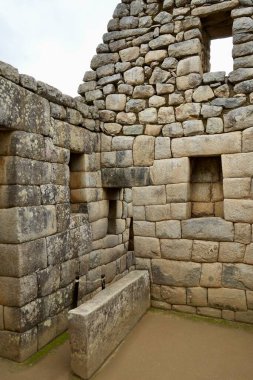 Antik 15. yüzyıl İnka kalesindeki Taş Binalar 'ın detayları. Machu Picchu, Peru, 6 Ekim 2023. 
