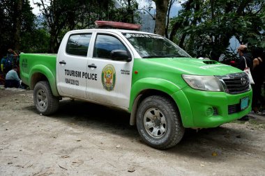 Peru Turizm Polisi Toyota Hilux Pikap. Machu Picchu, Peru, 6 Ekim 2023. 