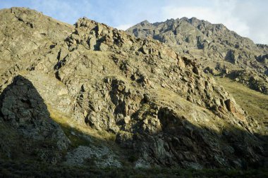 And Dağları, Peru 'daki Kutsal Vadi' deki Urubamba Nehri 'ne yakın.. 