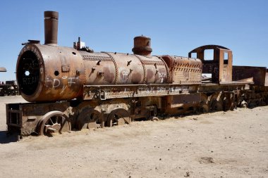 The Cementerio de Trenes 'daki paslı Vintage Steam Lokomotif veya Great Train Graveyard. Uyuni, Bolivya, 11 Ekim 2023. 