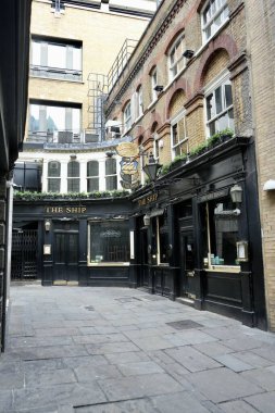 The Ship Public House, 11 Talbot Court, tarihi geleneksel Londra Pub, Londra, İngiltere, 20 Ocak 2024. 