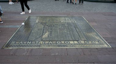 Plaza de Armas 'da Brass Paque, Alonso De Ovalle anısına, 1646. Santiago, Şili, 16 Ekim 2023. 