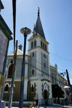 Valparaiso Lutheran Kilisesi, mavi gökyüzü altında, Valparaso, Şili, 17 Ekim 2023. 