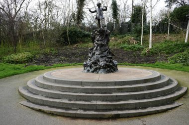 Kensington Bahçelerindeki Peter Pan Heykeli, Sir George Frampton, 1912, Londra, İngiltere, 15 Mart 2024. 
