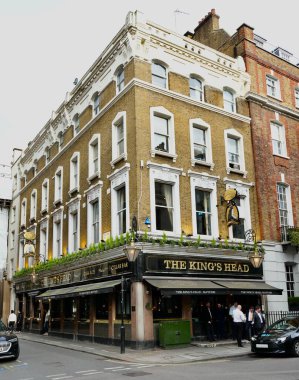 Mayfair 'deki Kings Head Pub, ilk ehliyeti 1710' da alınmış. Londra, İngiltere, 15 Mart 2024. 