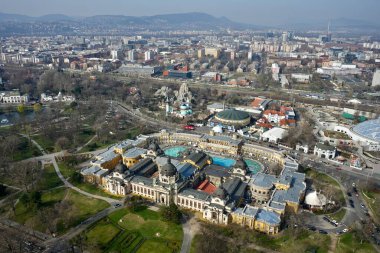 Ariel BalonFly Sıcak Hava Balonu 'ndan Szchenyi Termal Banyo. Budapeşte, Macaristan, 29 Şubat 2024. 