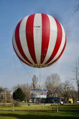Sıcak hava balonu, 29 Şubat 2024 'te Macaristan' ın Budapeşte şehrinden havalandı.. 