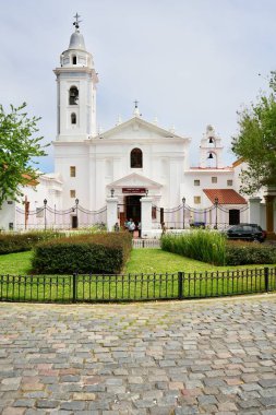 La Recoleta Mezarlığı girişindeki Meryem Ana Bazilikası, Buenos Aires, Arjantin, 22 Ekim 2023. 