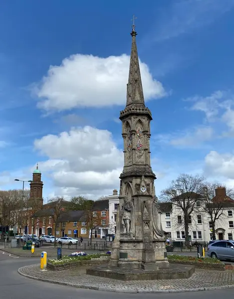 Banbury Haçı 1859 yılında Prusya Prensi Frederick ile Victoria 'nın (Kraliçe Victoria' nın en büyük çocuğu) evliliğinin anısına dikilmiştir. Banbury, İngiltere, İngiltere, 6 Nisan 2024.  