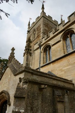 St. Peter ve St. Paul Kilisesi, 12. yüzyıl köy kilisesi. Belton, Grantham, İngiltere, İngiltere. 13 Nisan 2024. 