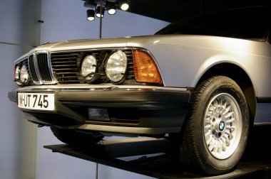 1980 'lerin gümüş rengi BMW E28 5 Serisi. Münih, Almanya, 5 Ağustos 2009. 