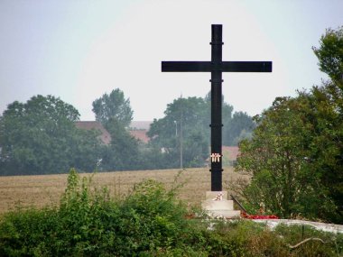 Lochnagar Krateri 'nde tahta haç, Somme, Fransa, 15 Ağustos 2006. 