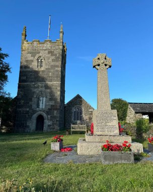 St. Mellanus Kilisesi, 13. yüzyıldan kalma bazı parçaları olan 1. sınıf bir kilise. Mullion, Cornwall, Uk. 18 Temmuz 2024. 
