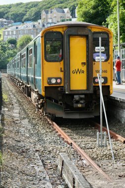 Sınıf 150-2 GWR 150239 St Ives tren istasyonu. 1986-7 arası yapılmış. St Ives Cornwall, İngiltere. 19 Temmuz 2024. 