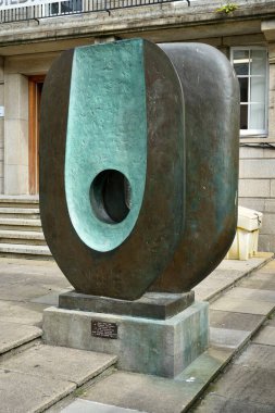 1965 'te Barbera Hepworth' un Heykel İkili Formu. St Ives Cornwall, İngiltere. 19 Temmuz 2024. 