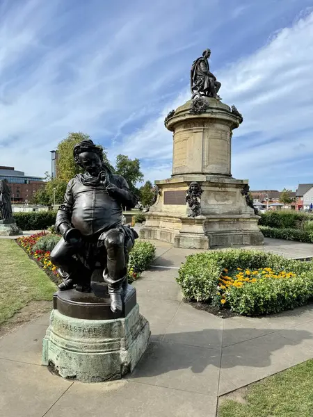 stock image The statue of Falstaff by The Gower Memorial in Bancroft Gardens. Stratford-upon-Avon, England, UK. August 28, 2024. 