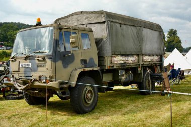 1991 Leyland Daf Askeri Kamyonu bir panayırda. Derbyshire, İngiltere, 30 Ağustos 2024. 