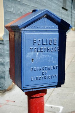 Antika Elektrik Polisi Telefon Sandığı Departmanı. San Francisco, Kaliforniya, ABD. 5 Eylül 2024. 