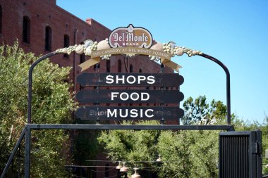 Del Monte Meydanı girişini imzala, San Francisco, California, ABD. Eylül 2024. 