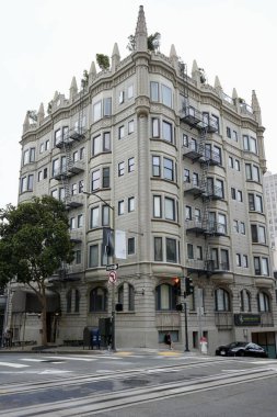 795 Pine, Nob Hill 'de Gotik Uyanış tarzı bir bina. 1913 'te inşa edilmiş. San Francisco, Kaliforniya, ABD. Eylül 2024. 