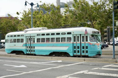 Tramvay 1076, 1946 'da yapılmış. Bu araba Washington DC tramvaylarının anısına. San Francisco, Kaliforniya, ABD. Eylül 2024.  