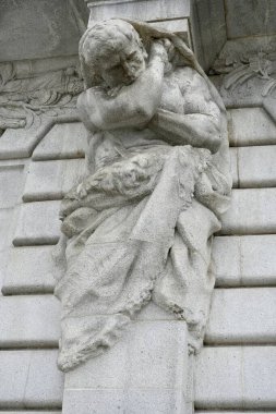 San Francisco Belediye Binası 'nda erkek figürü oyulmuş. San Francisco, Kaliforniya, ABD. Eylül 2024. 