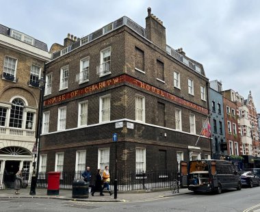 St. Barnabas Evi, daha önce The House of Charity, 1 Greek St Soho. 1846 'da kurulmuş, Ocak 2024' te kalıcı olarak kapatılmış. Londra, İngiltere, Ekim 2024. 