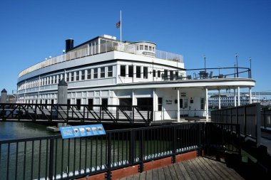 9. rıhtımdaki Klamath feribotu, şimdi Bay Area Council 'in evi. San Francisco, Kaliforniya, ABD. Eylül 2024. 