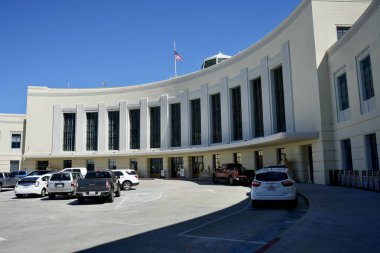San Francisco 'daki Define Adası' ndaki Art Moderne Yönetim Binası aslında bir havaalanı terminali olarak inşa edilmiştir. San Francisco, Kaliforniya, ABD. Eylül 2024. 