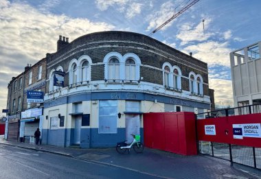14 Ocak 2025 'te Woolwich, Londra, İngiltere' deki Bull Pub 'ı kapatıp kapattılar.. 