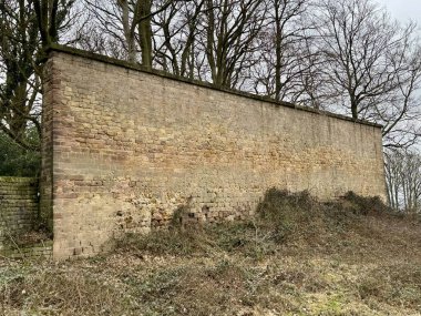Eski Hedef Duvar ve Kovucu Popolar yerel milis uygulaması için 1800 'de inşa edilmiş. Belper, Derbyshire, İngiltere, İngiltere. Şubat 2025. 