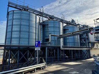 Singleton Distillery 'deki depolama tankları, Ord Muir, Inverness, İskoçya, İngiltere. Mart 2025. 