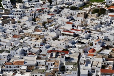 Lindos, Lindos, Rodos, Yunanistan, Şubat 2025 'in beyaz saraylarının sıkı bir görüntüsü. 