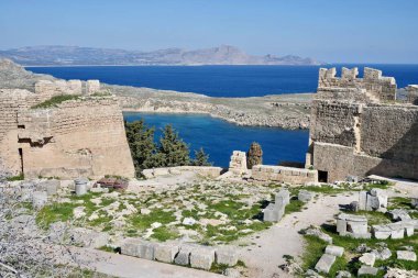 Lindos Akropolis, Lindos, Rodos, Yunanistan kıyı şeridi manzarası, Şubat 2025. 