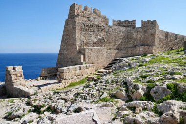 Akropolis, Lindos, Rodos, Yunanistan 'da taş yapı, Şubat 2025. 