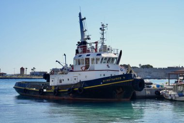 Tug Boat MINOTAVROS CANTIERI NAVALI BAGLIETTO LA SPEZIA - LA SPEZIA, ITALY tarafından 1990 yılında inşa edildi. Rodos, Yunanistan, Şubat 2025. 