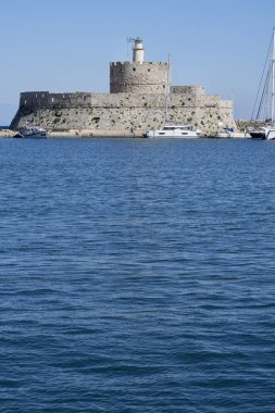 Aziz Nicholas Kalesi, 1460 ve 1467 yılları arasında St. John Zacosta Tarikatı Büyük Efendisi tarafından inşa edildi. Rodos, Yunanistan, Şubat 2025. 