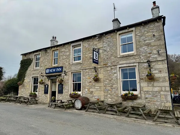 New Inn, 16. yüzyılın geleneksel Yorkshire Dales barlarından. Appletreewick, Skipton, İngiltere, İngiltere. Mart 2025. 