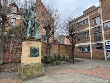 Michael Thomas Bass 'in heykeli, İngiliz biracı ve parlamento üyesi. 1848-1883 arası. Derby 'de, Cheapside' da. Derby, İngiltere, İngiltere. Mart 2025. 