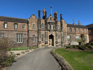 York St Johns Üniversitesi 'nin 1841 yılında kurulmuş tarihi girişi. York, İngiltere, İngiltere. Nisan 2025. 