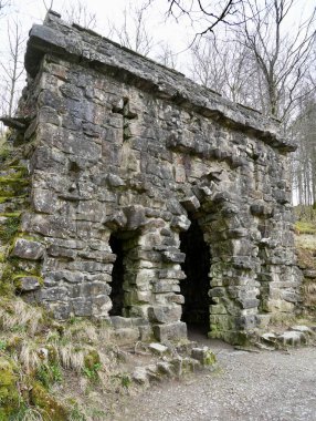 Clapham North Yorkshire, İngiltere. 22 Mart 2025. Ingleborough Doğa Yolu 'ndaki Farrer Ailesi Mağarası..