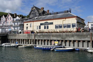 Embankment Bistro, 1864 'te Dartmouth Tren İstasyonu olarak inşa edildi. Dartmouth, Devon, İngiltere, İngiltere. Mayıs 2025. 