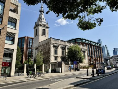 St. Nicholas Cole Abbey Kilisesi, 1672 ve 1678 yılları arasında Londra 'nın Büyük Yangını' ndan sonra yeniden inşa edildi. Londra, İngiltere, İngiltere. Haziran 2025. 