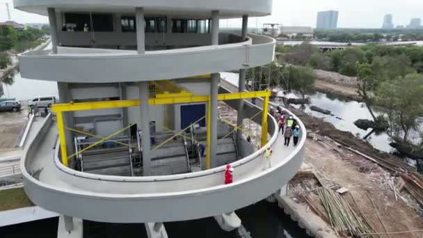Výstavba Budovy Systému Polderových Čerpadel Která Spojuje Řeku Moře — Stock video